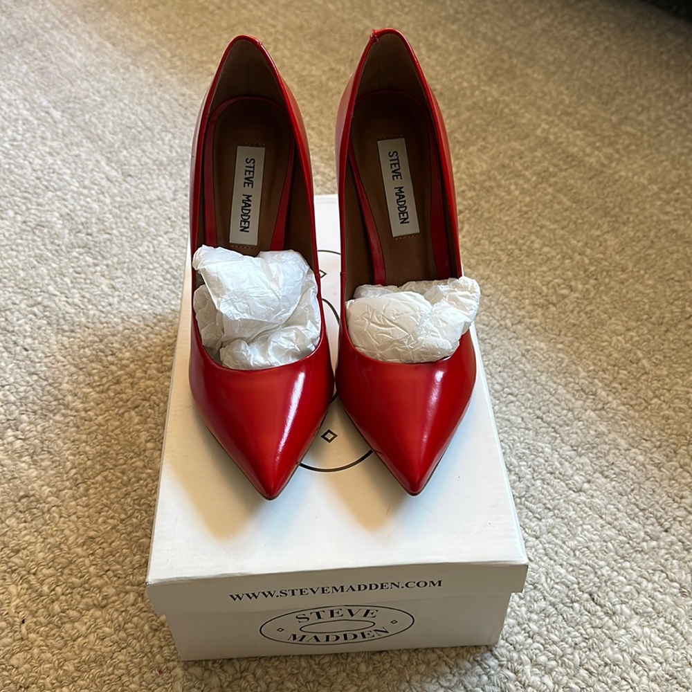NWT red Steve Madden pumps